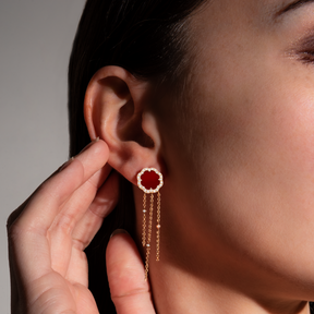 Close up of a model wearing Arty MIMOSA EN MÉMOIRE rose gold Earrings 54 Diamonds Carnelian